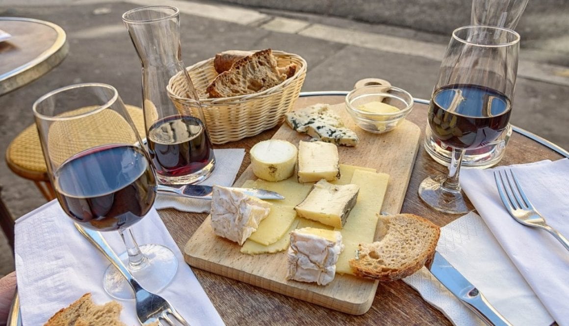Wine and meal, service